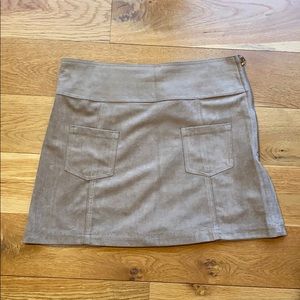 Suede skirt with pockets